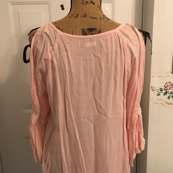 Women’s Hollister pink cold shoulder peasant top - Picture 5 of 6